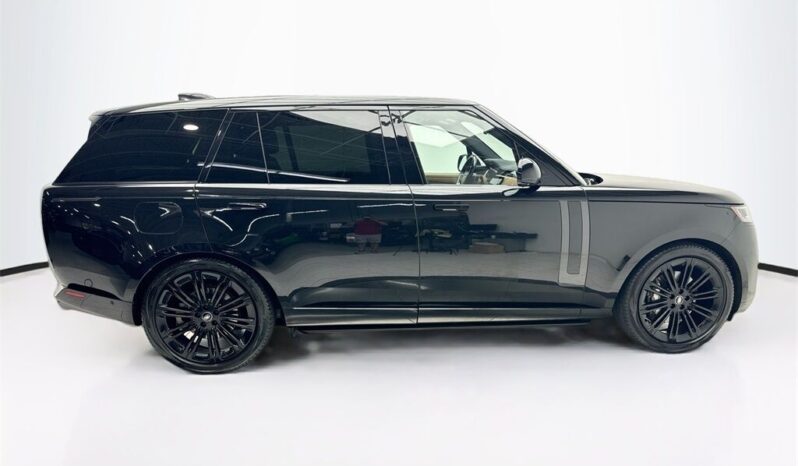 
								2023 Land Rover Range Rover SE full									