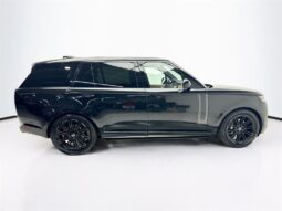 
										2023 Land Rover Range Rover SE full									